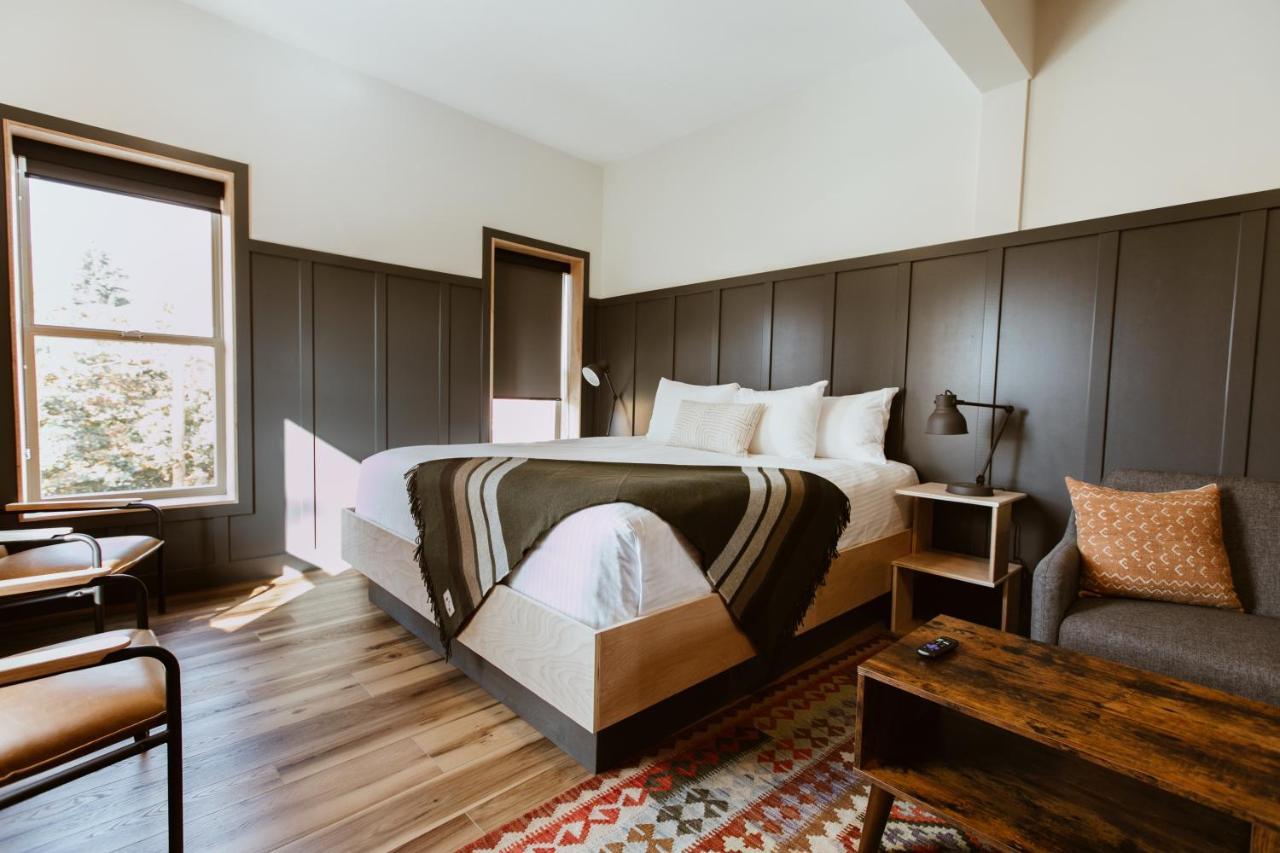 The Flying Steamshovel Inn Rossland Esterno foto