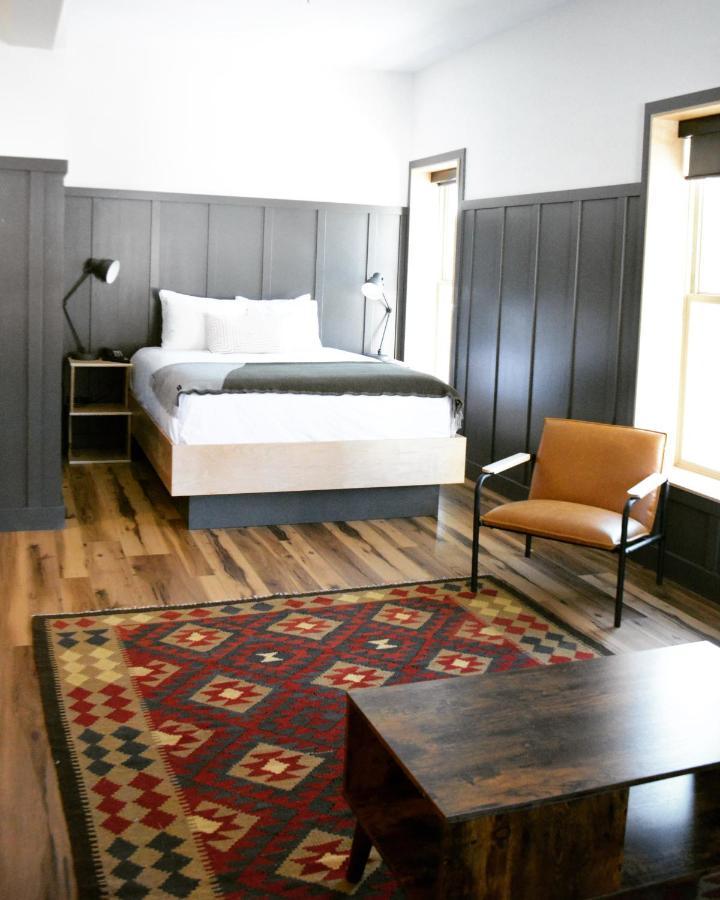 The Flying Steamshovel Inn Rossland Esterno foto