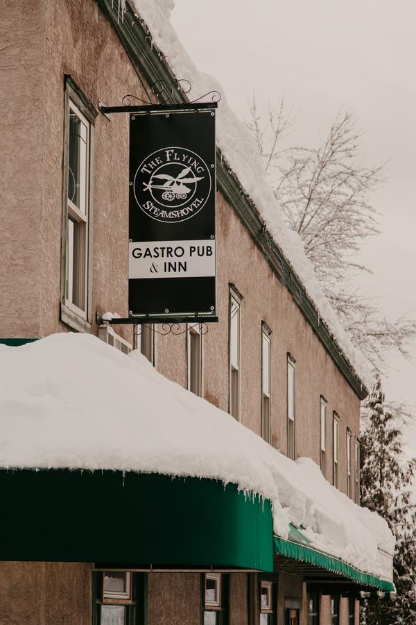 The Flying Steamshovel Inn Rossland Esterno foto