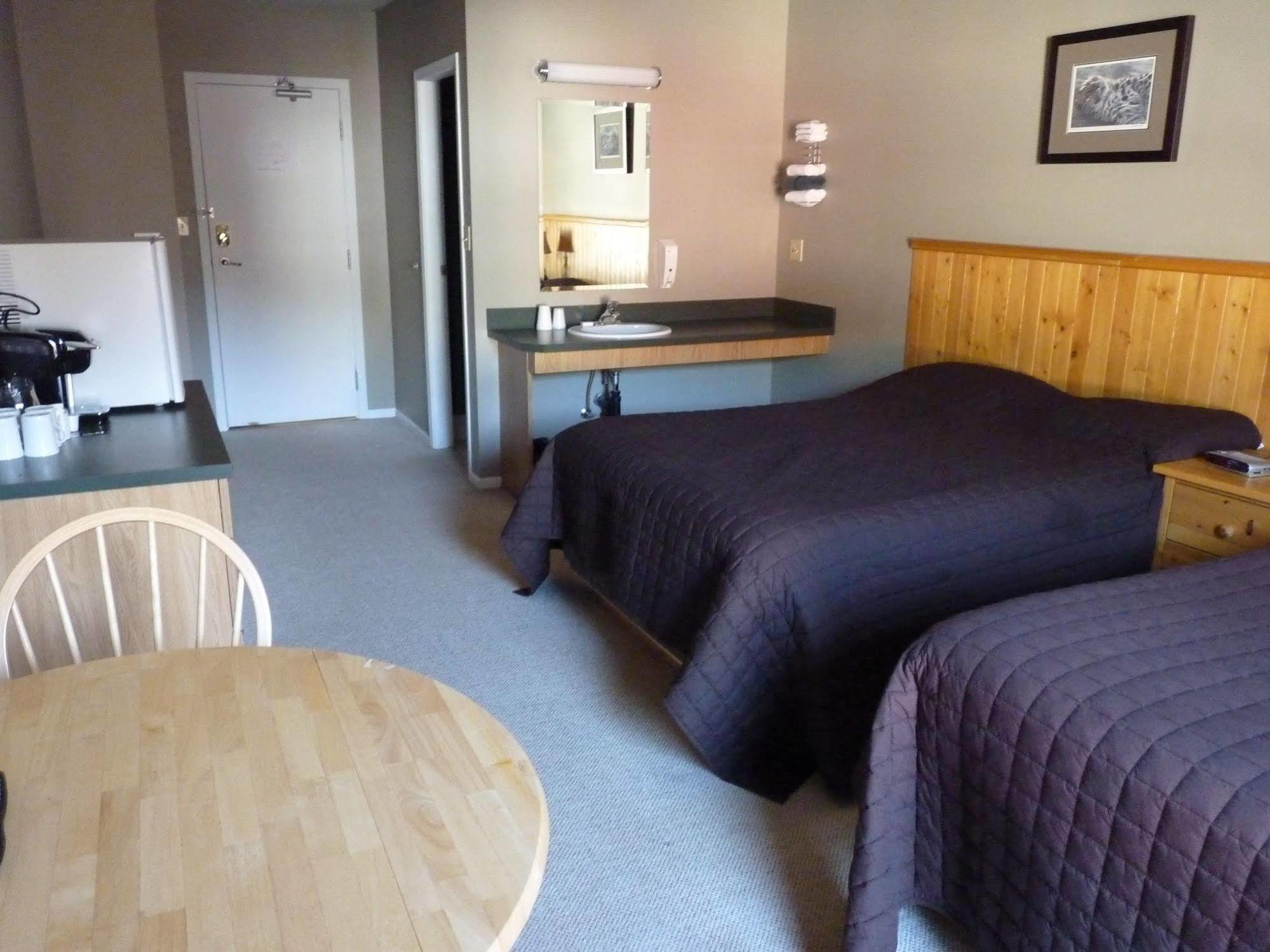 The Flying Steamshovel Inn Rossland Esterno foto