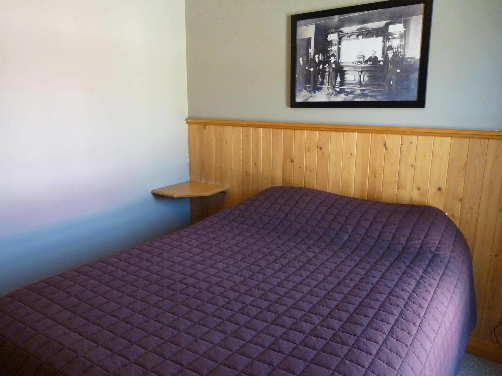 The Flying Steamshovel Inn Rossland Esterno foto